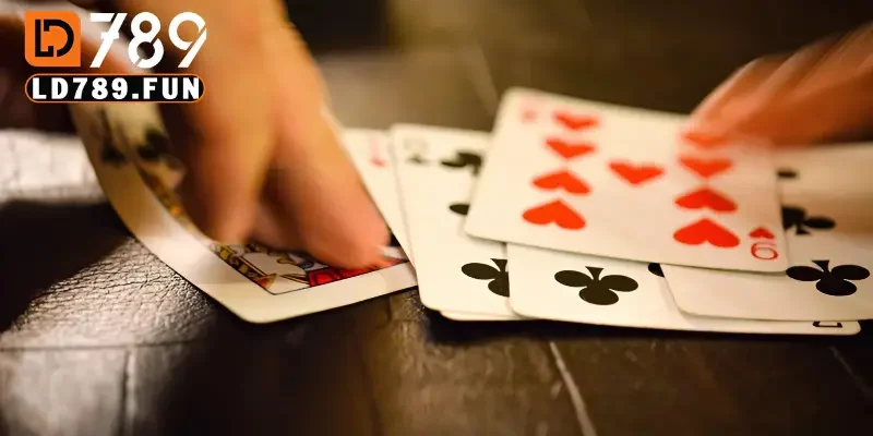 Thủ thuật đánh bài Phỏm Tá Lả đơn giản, dễ thắng 1 Tá Lả là gì?